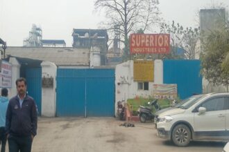 UP News: - UP News: बरेली में सुपीरियर शराब फैक्टरी में आयकर टीम ने मारा छापा, 18 घंटे बाद भी जांच जारी