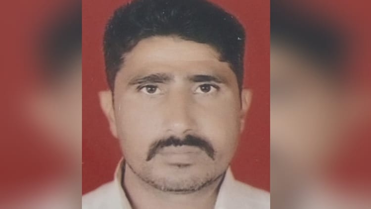 Baghpat: - Baghpat: खेत में कीटनाशक का छिड़काव करने से किसान हालत बिगड़ी, अस्पताल में मौत, बिलखती रह गई पत्नी व तीन बच्चे