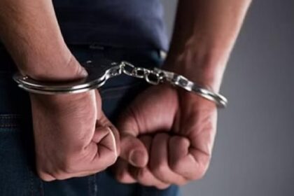 Kanpur: - Kanpur: सरकारी नौकरी का झांसा दे फर्जी इंटरव्यू कराने वाला फर्जी दरोगा गिरफ्तार