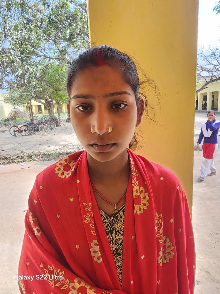 Lakhimpur - Lakhimpur Kheri News: हाथों की जलन से ज्यादा चुभे नियम, परीक्षा से वंचित छात्रा