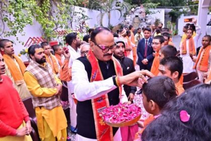 UP Politics: - UP Politics: डिप्टी सीएम ब्रजेश पाठक ने 100 बटुकों को किया सम्मानित, बोले- चोटी खींचने वालों को लगेगा पाप