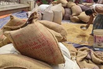 UP: आलीशान - UP: आलीशान कोठी और लग्जरी कार, फिर भी हजम कर रहे गरीबों का राशन; प्रशासन ने की कार्रवाई की तैयारी