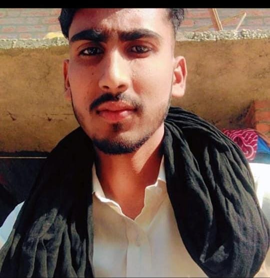 Lakhimpur - Lakhimpur Kheri News: पेड़ से गिरकर दुधवा के चारा कटर की मौत