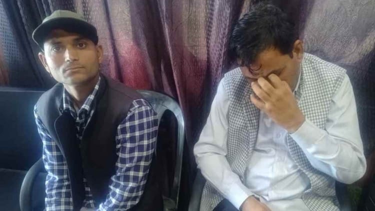 UP: संभल - UP: संभल में रिश्वत लेते कानूनगो और सहयोगी गिरफ्तार, जमीन का नक्शा निकालने के लिए मांग रहे थे 15 हजार रुपये