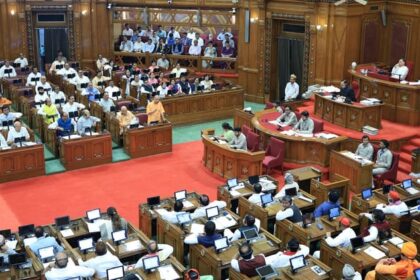 UP Assembly - UP Assembly Session 2026 Live: महंगाई को लेकर सदन में हंगामा, 'बोतल महंगी' की बात पर एक-दूसरे पर कसा तंज