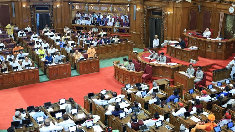 UP Assembly - UP Assembly Session 2026 Live: महंगाई को लेकर सदन में हंगामा, 'बोतल महंगी' की बात पर एक-दूसरे पर कसा तंज