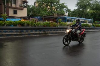 CAG: - CAG: पूर्वोत्तर के राज्यों में करीब 16,000 वाहन सिंगल चेसिस और इंजन नंबर पर पंजीकृत, कैग रिपोर्ट में खुलासा