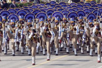 CRPF - CRPF Day Parade: आतंकी-नक्सली ही नहीं, पड़ोसी मुल्क चीन-पाकिस्तान भी देख चुके हैं 'सीआरपीएफ' जांबाजों की वीरता