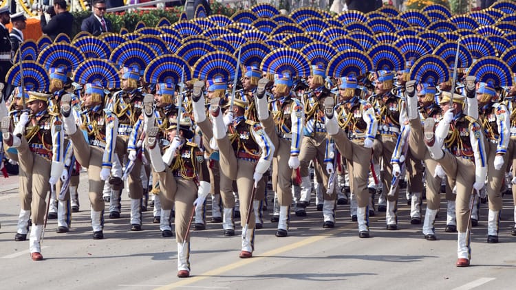 CRPF - CRPF Day Parade: आतंकी-नक्सली ही नहीं, पड़ोसी मुल्क चीन-पाकिस्तान भी देख चुके हैं 'सीआरपीएफ' जांबाजों की वीरता