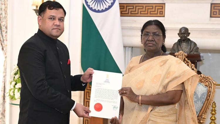 Georgia: - Georgia: जॉर्जिया में भारत के नए राजदूत अमित कुमार मिश्रा ने राष्ट्रपति से की मुलाकात, मिला लेटर ऑफ क्रेडेंस