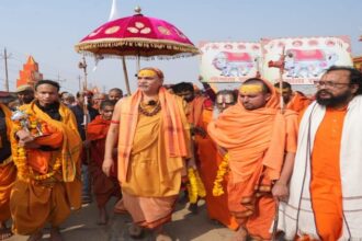 UP : - UP : शंकराचार्य अविमुक्तेश्वरानंद और उनके शिष्य मुकुंदानंद के खिलाफ केस दर्ज, झूंसी थाने में हुई एफआईआर