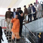 UP: चार - UP: चार दिवसीय यात्रा के लिए सीएम योगी सिंगापुर-जापान रवाना, वित्तमंत्री सहित गए ये 18 लोग; यहां लेंगे हिस्सा