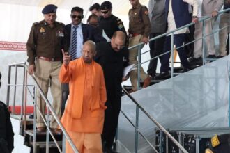 UP: चार - UP: चार दिवसीय यात्रा के लिए सीएम योगी सिंगापुर-जापान रवाना, वित्तमंत्री सहित गए ये 18 लोग; यहां लेंगे हिस्सा