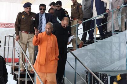 UP: चार - UP: चार दिवसीय यात्रा के लिए सीएम योगी सिंगापुर-जापान रवाना, वित्तमंत्री सहित गए ये 18 लोग; यहां लेंगे हिस्सा