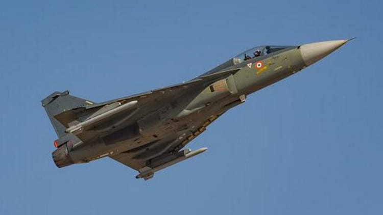 Tejas - Tejas Fighter Accident: ब्रेक फेल की आशंका में रनवे से फिसला तेजस, IAF ने 30 विमानों का बेड़ा किया ग्राउंडेड