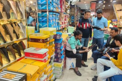 Lakhimpur - Lakhimpur Kheri News: होली स्पेशल कलेक्शन से सजा शहर का फुटवियर बाजार