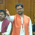 UP: अमरोहा - UP: अमरोहा में भाजपा विधायक की कार में पथराव, शराब के नशे में जमकर बवाल, चाैकी प्रभारी समेत तीन निलंबित