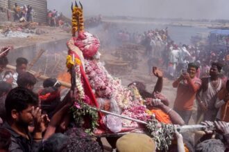 Masan - Masan Ki Holi: काशी विद्वत परिषद ने मसाने की होली का किया विरोध, कहा- श्मशान में त्योहारों की कोई जगह नहीं