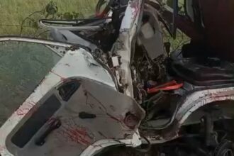 Video: - Video: लखीमपुर खीरी में ट्रक और वैन की टक्कर से एक छात्र की मौत, कई घायल