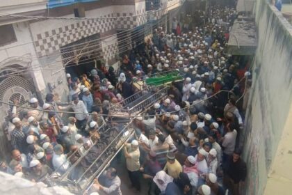 आग से - आग से छह की मौत: एकसाथ उठे चार जनाजे, रात में ही दफना दी थीं जुड़वां बच्चियां, गूंजती रही चीत्कार; छलके आंसू