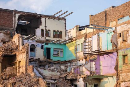 Gujarat: - Gujarat: राजकोट में अवैध बस्तियों के खिलाफ चलाए गए अभियान, 1,300 से अधिक मकान किए गए ध्वस्त