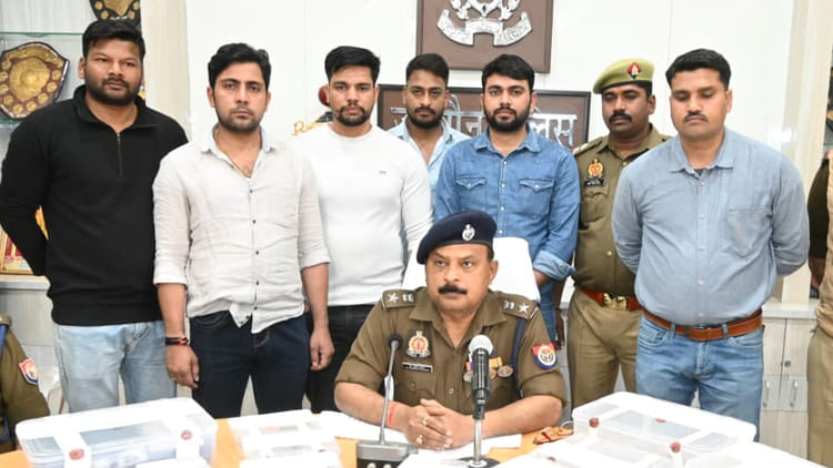 Jalaun: - Jalaun: फौजी के घर डकैती का खुलासा, महिला समेत छह गिरफ्तार, दो आरोपी फरार