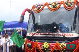 India-Bangladesh: - India-Bangladesh: भारत-बांग्लादेश के बीच शुरू हुई मैत्री बस सेवा, राजनीतिक अस्थिरता के चलते 18 महीनों से थी ठप