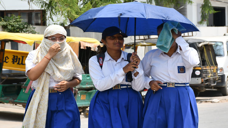 यूपी: - यूपी: फरवरी में ही तपने लगा प्रदेश, आगरा-प्रयागराज सहित इन जिलों में पारा तीस के ऊपर, पूर्वानुमान हुए जारी