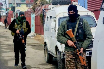 नई रणनीति: - नई रणनीति: जम्मू-कश्मीर में छिपे 85 दहशतगर्द, मोर्टार से ध्वस्त होंगे ठिकाने; सुरक्षाबल अब इंतजार नहीं करेंगे