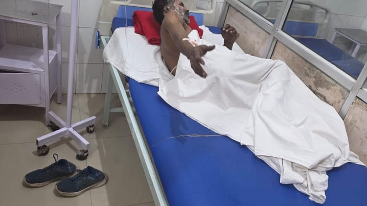 Bareilly - Bareilly News: थाने के गेट पर डिलीवरी बॉय ने खुद को लगाई आग, हालत नाजुक; बाइक न मिलने से था आहत