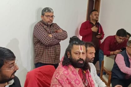 UP : - UP : आशुतोष ब्रह्मचारी बोले- शंकराचार्य को भेजा जाए जेल, सनातन के नाम पर लेते हैं विदेशों से धन