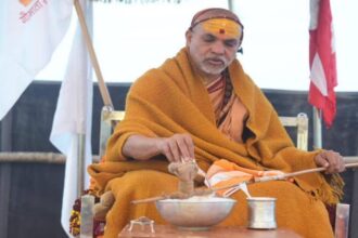 UP : - UP : यौन शोषण में बड़े नेता व वीआईपी के शामिल होने का आरोप, शंकराचार्य पर एफआईआर कराने वाले धर्मगुरु का दावा