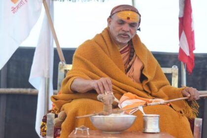 UP : - UP : यौन शोषण में बड़े नेता व वीआईपी के शामिल होने का आरोप, शंकराचार्य पर एफआईआर कराने वाले धर्मगुरु का दावा