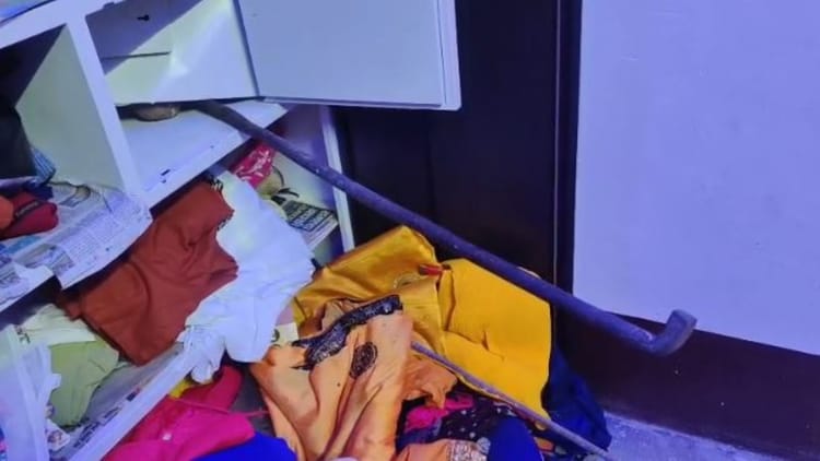 Lakhimpur - Lakhimpur Kheri: चोरों ने बंद मकान को बनाया निशाना, अलमारी तोड़कर जेवर-नकदी पर किया हाथ साफ