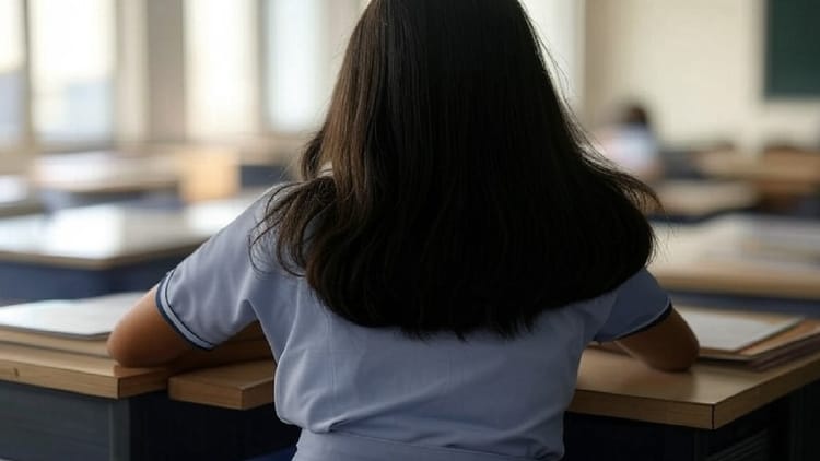 Lakhimpur - Lakhimpur Kheri: स्कूल में तीन छात्राओं से छेड़खानी, शिक्षक ने की शर्मनाक हरकत, रिपोर्ट दर्ज