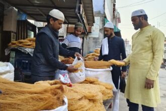 Lakhimpur - Lakhimpur Kheri News: गुजिया-सेवईं की मिठास से महका बाजार