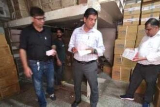 UP: एंटीबायोटिक, - UP: एंटीबायोटिक, पेट रोग, मधुमेह सहित 12 दवाएं संदिग्ध, तीन मेडिकल स्टोर पर छापा, 10 घंटे चली जांच