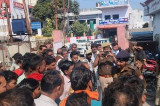 Mahoba - Mahoba Accident: शादी समारोह से लौट रही पांच महिलाओं को पिकअप ने रौंदा; तीन की मौत और दो मेडिकल कॉलेज रेफर