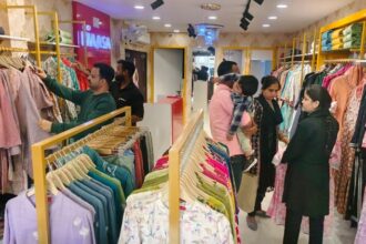 Lakhimpur - Lakhimpur Kheri News: होली की रौनक से सजे बाजार, 20 करोड़ से अधिक के कारोबार की उम्मीद