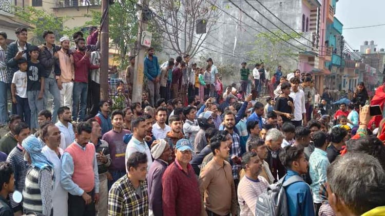 Moradabad: - Moradabad: रिहायशी इलाके में घुसा तेंदुआ, बाथरूम में बंद कर परिवार ने बचाई जान, मोहल्ले में लोगों की लगी भीड़