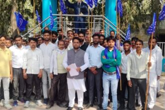 Lakhimpur - Lakhimpur Kheri News: आंदोलन की चेतावनी पर बीएएसए कार्यालय में पुलिस तैनात