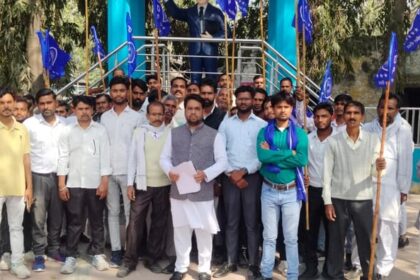 Lakhimpur - Lakhimpur Kheri News: आंदोलन की चेतावनी पर बीएएसए कार्यालय में पुलिस तैनात