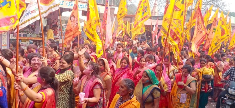 Lakhimpur - Lakhimpur Kheri News: धूमधाम से निकाली खाटू श्याम की निशान यात्रा