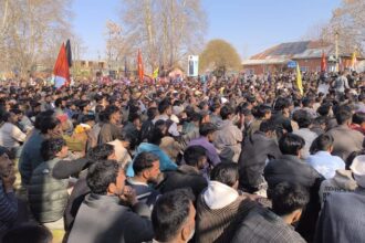 भारत - भारत में खामेनेई की मौत पर प्रदर्शन: कश्मीर से लखनऊ तक कई जगहों पर विरोध, सड़कों पर उतरे शिया समुदाय के लोग