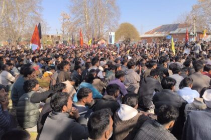 भारत - भारत में खामेनेई की मौत पर प्रदर्शन: कश्मीर से लखनऊ तक कई जगहों पर विरोध, सड़कों पर उतरे शिया समुदाय के लोग