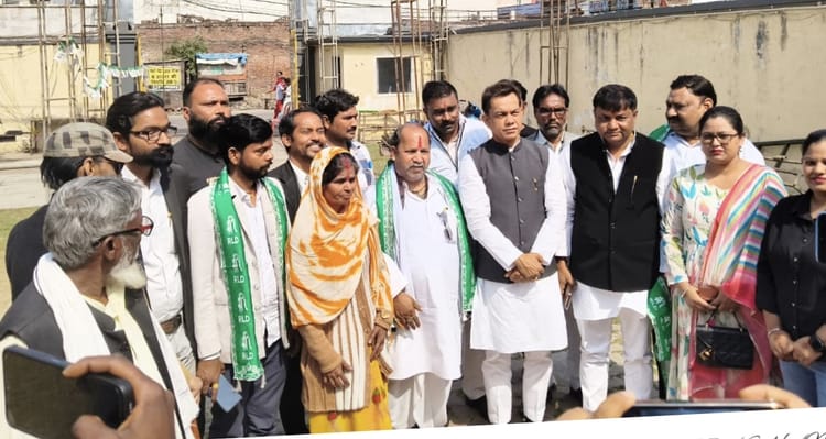 Lakhimpur - Lakhimpur Kheri News: संगठन विस्तार पर जोर, कार्यकर्ताओं को सौंपे गए मनोनयन पत्र