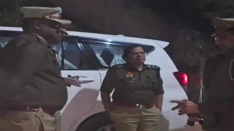 UP News: - UP News: लखीमपुर खीरी में दिव्यांग किशोरी से दरिंदगी, पुलिस मुठभेड़ में एक आरोपी को लगी गोली, दूसरे की तलाश