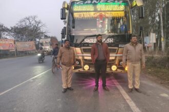 Lakhimpur - Lakhimpur Kheri News: स्लीपर बस सहित नौ वाहन सीज, 30 के चालान