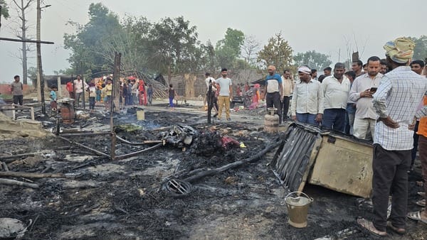 Lakhimpur - Lakhimpur Kheri News: आग में छह झोंपड़ियां जलीं, सिलिंडर फटने से मचा हड़कंप
