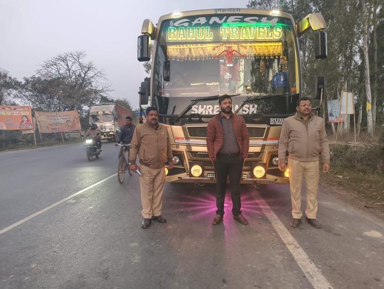 Lakhimpur - Lakhimpur Kheri News: स्लीपर बस सहित नौ वाहन सीज, 30 के चालान